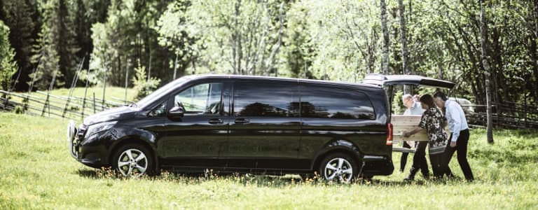 Vi ordnar det praktiska på begravningsdagen